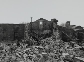 W range, remains, detail