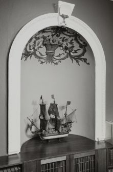 Interior.
Detail of central niche in library N wall.