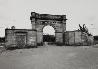 Glasgow, Balmore Road, Lambhill Cemetery.
View of entrance gateway from West.