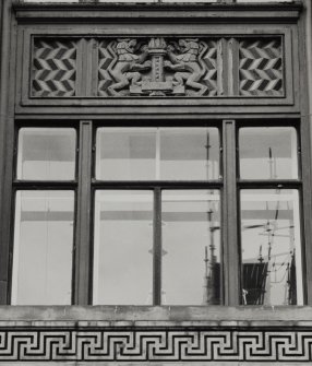 Glasgow, 81-107 Bothwell Street, Scottish Legal Life.
Detail of second floor window and decoration on North facade.