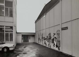 Detail of main entrance between the hall and classroom blocks