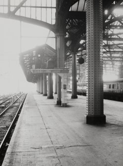 Canopy from N over platforms 9 and 10.