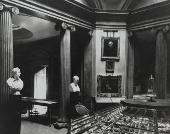 Glasgow, Old Hunterian Museum, 176 High Street, Interior.
General view of display.
