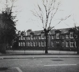 Glasgow, Holmlea Road, Holmlea Primary School.
General view from South-East.