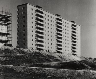 Glasgow, Moss Heights Avenue, Moss Heights.
General view from South-West.