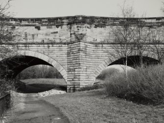 Glasgow, Maryhill, Forth & Clyde Canal, Kelvin Aquaduct.
Detail of arch and pier construction.