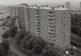 Glasgow, Moss Heights Avenue, Moss Heights.
General aerial view from South-East.