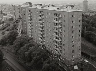 Glasgow, Moss Heights Avenue, Moss Heights.
General aerial view from South-East.