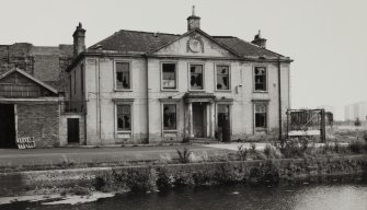 Glasgow, North Spiers Wharf, Canal Offices.
General view from North-West of building in disrepair.