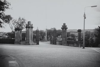Glasgow, Overtoun Park, Gateway.
General view from North-West.