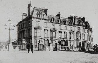 Glasgow, Park Terrace
Modern copy of historic photograph showing general view.