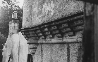 Detail of corbel course of turret on "L".