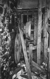 Detailed view of gear drive, connecting peg-drum threshing fixed-barn threshing mill with horse engine (outside, through wall to left)