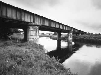 General view of railway bridge over River Don and Aberdeen - Inverurie Canal, from SE.