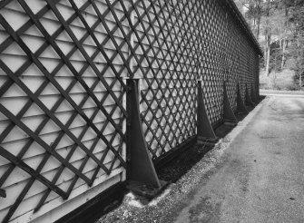 E face, lattice work structure, detail