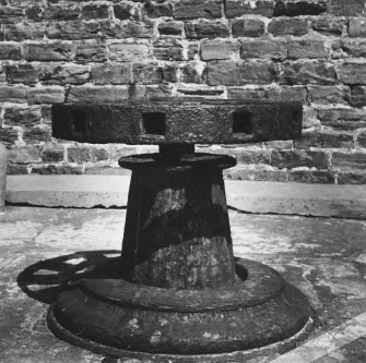 Detail of capstan on N pier.