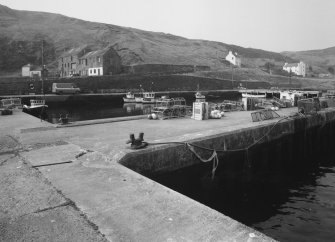 Lybster Harbour
View from east showing the protected inner harbour, with a view of the store houses and fish-smoking kiln in the background to the left