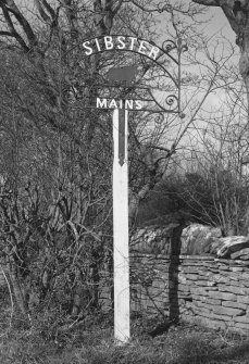 View of 'Sibster Mains' farm sign.