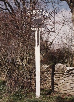 View of 'Sibster Mains' farm sign.