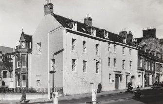 Queen Mary's House, 28-34 Bridge Street.
General view from South West.