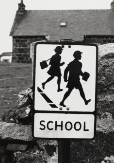 Sanday, Am Mialagan, Schoolhouse. School sign.