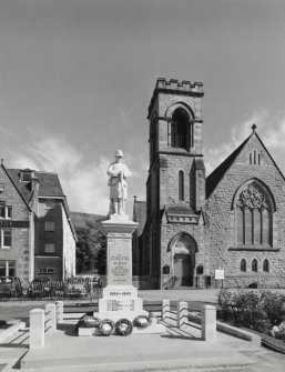 First World War Memorial statue of kilted soldier c.1920