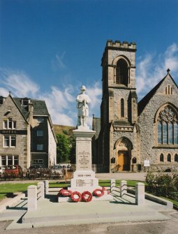 First World War Memorial statue of kilted soldier c.1920