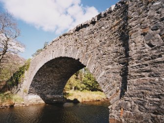 Oblique view of arch of bridge from SSW