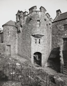 Eilean Donan Castle.
Courtyard, view from West.