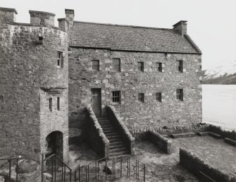 Eilean Donan Castle.
Courtyard, view from North.
