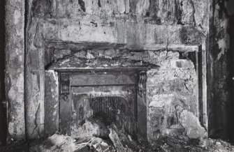 Huntly House, interior
View of remains of original fireplace, first floor apartment of rear tenement (Crammond Room)