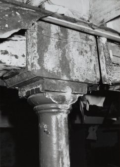 Detail of cast-iron column and saddle on second floor of block 6 (column 0.14m diameter, with octagonal capital)