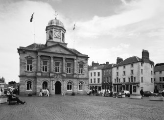 View of town hall from W showing 1-5 Woodmarket in the background