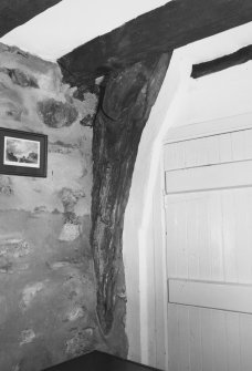 Interior view of cruck-framed cottage showing detail of east cruck in south wall; Wester Auchraw Croft, Lochearnhead.