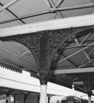 Detail of ornate cast-iron support bracket on Platform 1