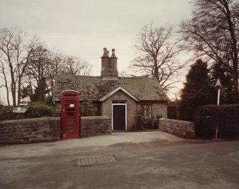 Aberdeen, Hazelhead Lodge, K6 Telephone Kiosk.
General view of Kiosk and lodge from West.