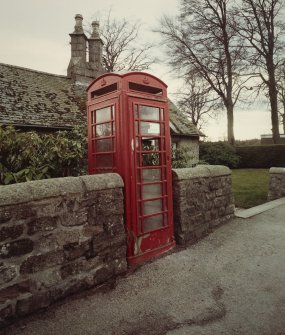 Aberdeen, Hazelhead Lodge, K6 Telephone Kiosk.
View from North-West.