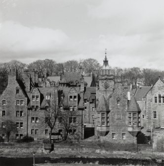 Edinburgh, Damside, Well Court Hall.
General view of South front.
