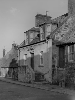 General view of 14-16 Excise Lane, Kincardine on Forth.