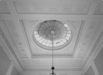 Entrance hall, view of cupola