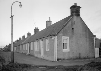 General view of 2-18 Hawkhill Road, Kincardine on Forth.