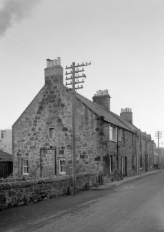General view of 19-25 Hawkhill Road, Kincardine on Forth.