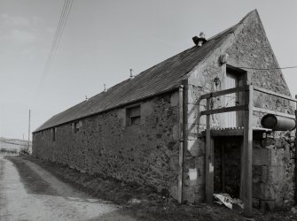 Brunt Farm Steading.
View from NW along SW side of steading.