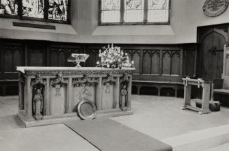 Interior.
View of altar.