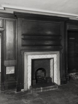 Interior.
Detail of N chimneypiece in living hall.