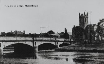 Photographic copy of postcard view looking southeast from the north bank of the River Esk to the New Bridge and High Church.
Inscr:'New Stone Bridge, Musselburgh'.
Survey of Private Collections.