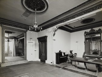 Glasgow, 3 Park Terrace, interior
View of first floor South room from South.