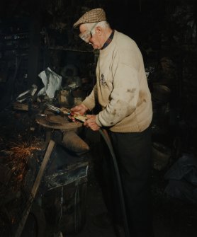 Smiddy, Emil Kozoki, blacksmith, at work
