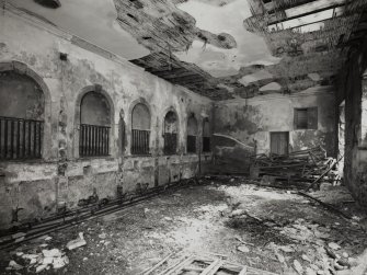 Interior.
General view.