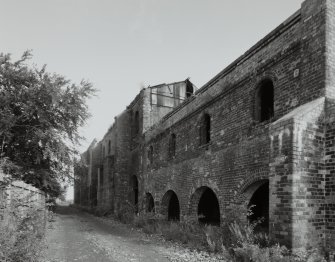 Newtongrange, Lady Victoria Colliery, Pithead Building (tub Circuit, Tippler Section, Picking Tables)
Oblique view from SW along W facade of colliery, showing brick arches and buttresses